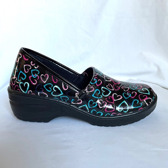 Easy Works by Easy Street Laurie Hearts Clogs Women 8.5M - Picture 1 of 7